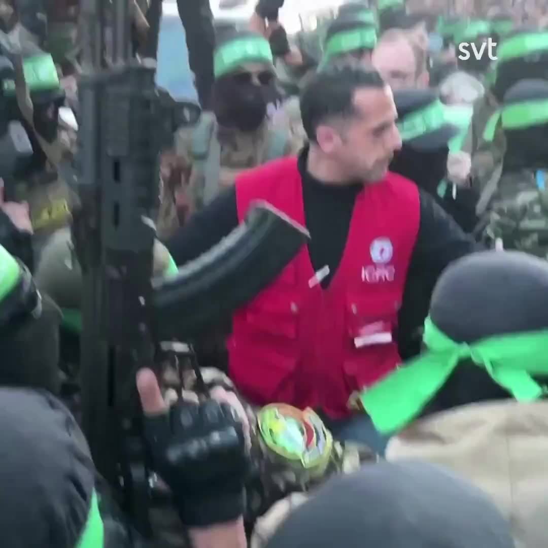 Hamas överlämnar gisslan till Röda korset